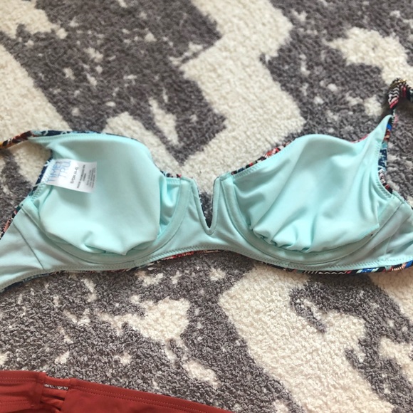 Swimsuit - Picture 3 of 4